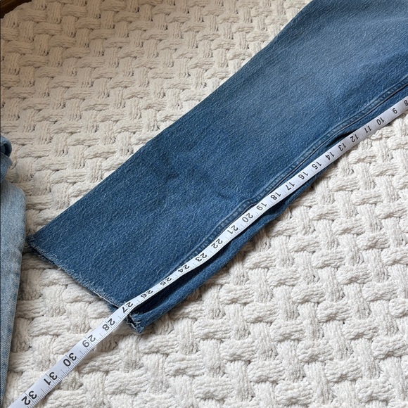 Abercrombie & Fitch Women's Straight Leg Blue Jeans with raw hem. Inseam 27 - Picture 4 of 4